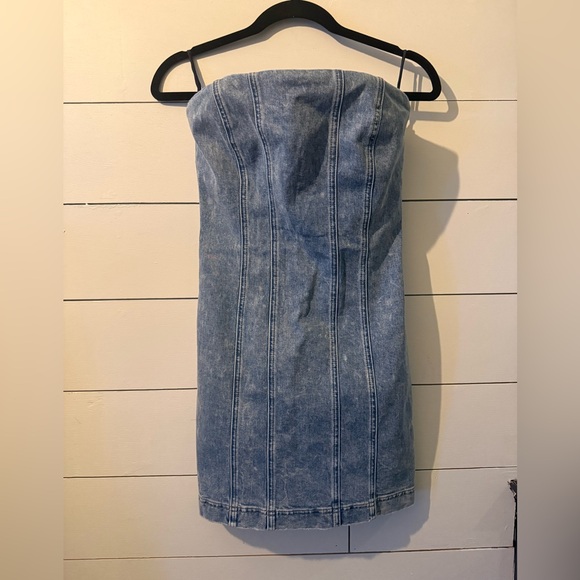 Alice + Olivia Palmer Denim Mini Dress in Rocky Blues - Picture 4 of 11
